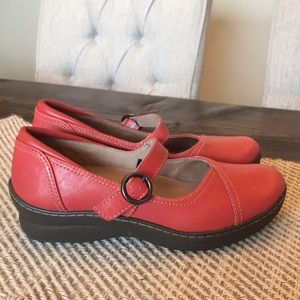 L.L.Bean Mary Jane buckle salmon color shoes Sz 7.5